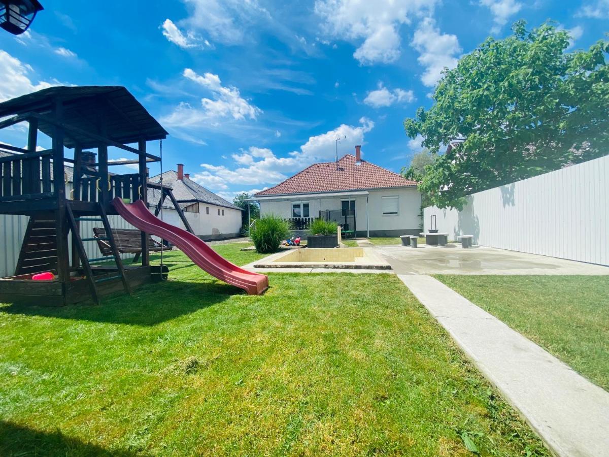 Pandora Pool Apartman Hajduszoboszlo Exterior photo