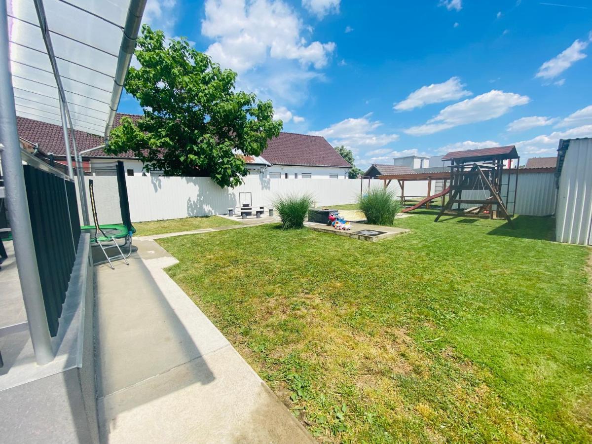 Pandora Pool Apartman Hajduszoboszlo Exterior photo