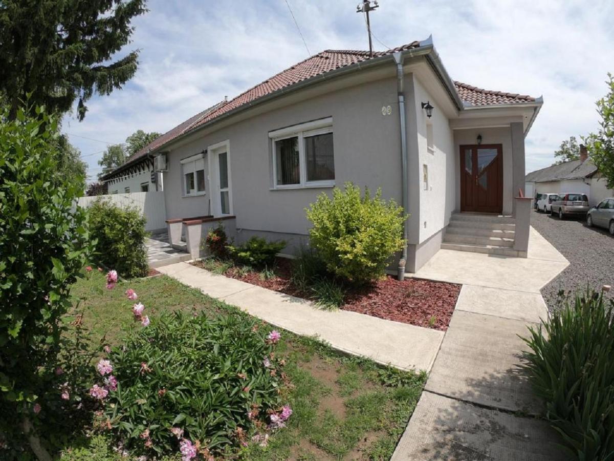 Pandora Pool Apartman Hajduszoboszlo Exterior photo